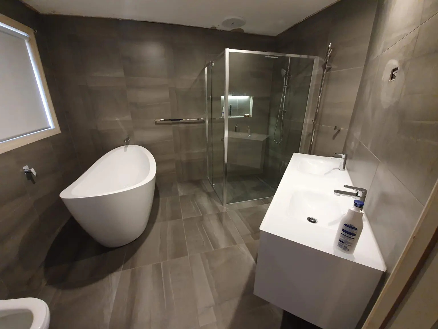 How Porcelain Tile Is Best For Small Bathroom Renovations? - WriteUpCafe.com