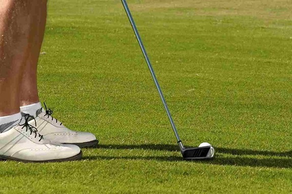 A Comprehensive Guide to Chipper Golf Clubs - Editors Top