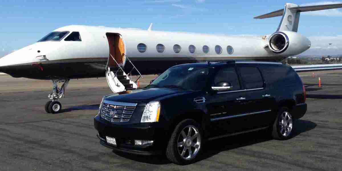 Luxury Meets Practicality: The Best Airport Limo Services