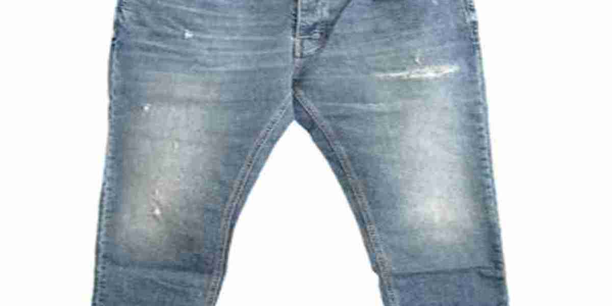 Scopri la vestibilità perfetta presso l'Outlet Jeans Uomo