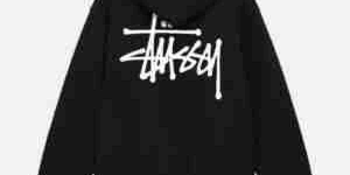 How did Stüssy's surfwear roots influence its streetwear designs